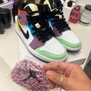 WMNS Air Jordan 1 Mid SE